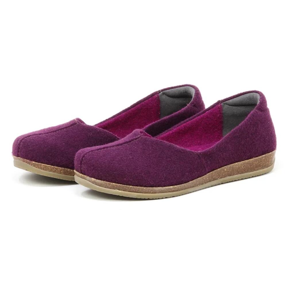Stegmann Women's Liesl Water Resistant Merino Wool Skimmer Dark Magenta (Sz 8)